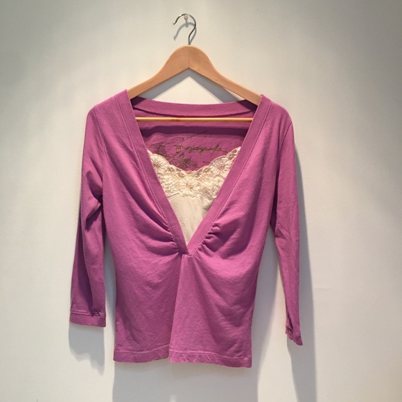 Propaganda long sleeve tee w/ a deep v-neck fuscia - Picture 13 of 13